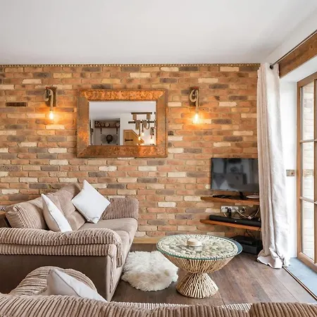Holiday home Rose At Bumbledown